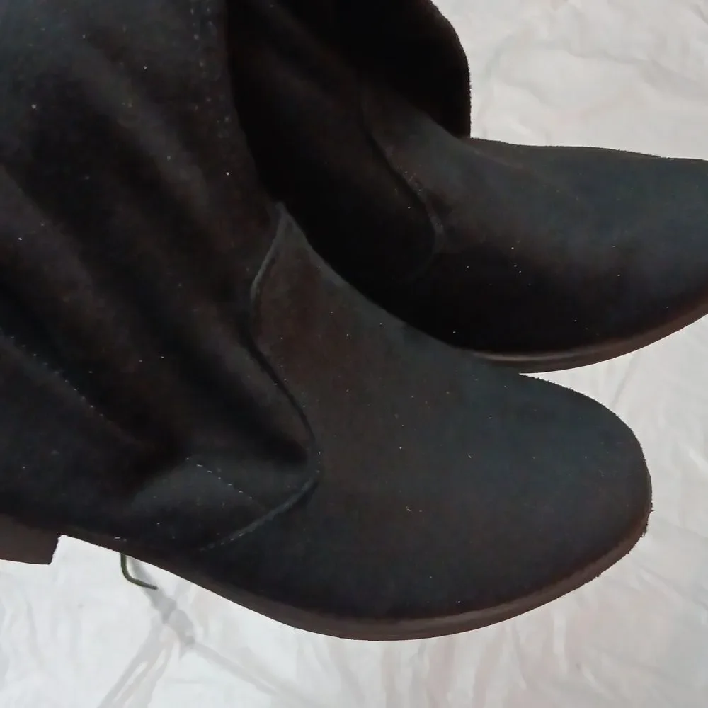 Wild Diva Women's Black Faux Suede Over-the-Knee Boots Size 7